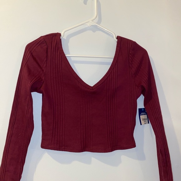 brand new never worn maroon long sleep crop top - Picture 1 of 3